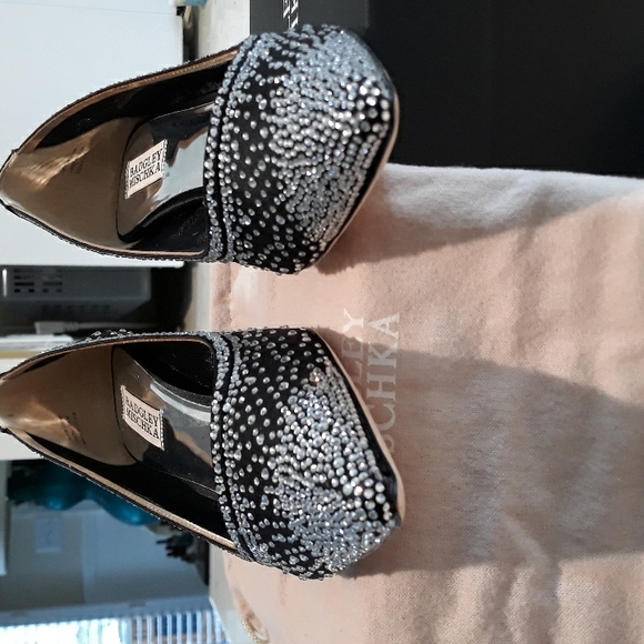 NIB Badgely Mischka EMI pumps in black - Picture 3 of 16